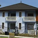 Rozsa Apartment *