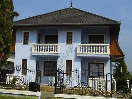 Rozsa アパート *