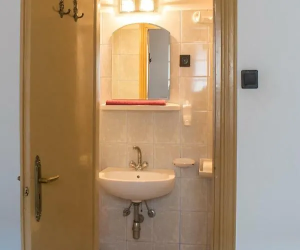 Rozsa Appartement *