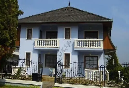 Rozsa Appartement *